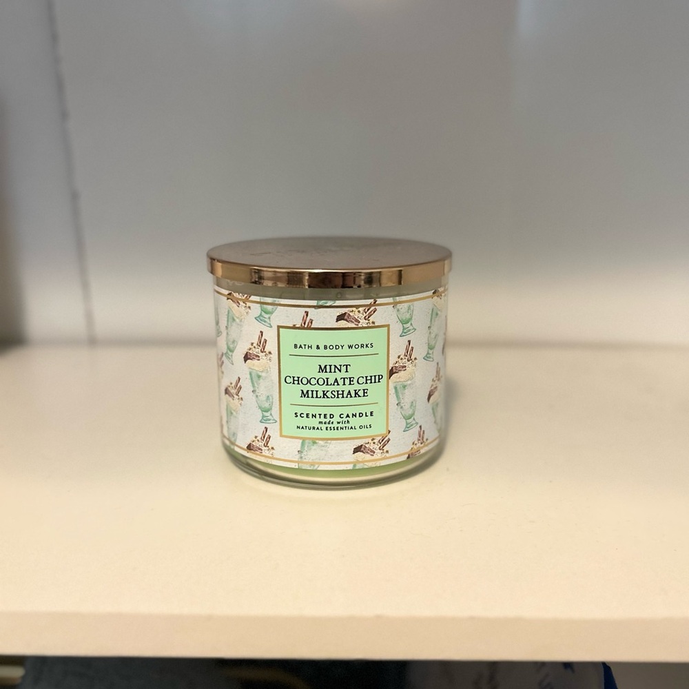 Bath & Body Works Mint Chocolate Chip Candle with Gold Lid
